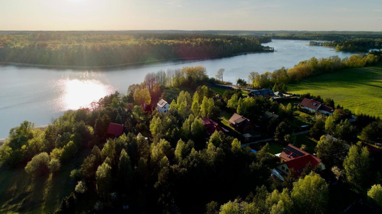 Dom Nad Jeziorem Gaja House Jadamowo Exterior foto